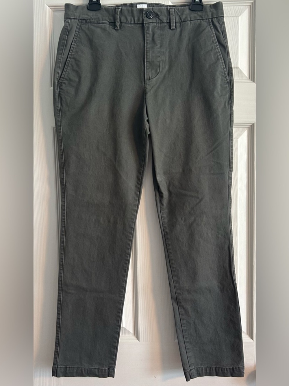 GAP Men's Gray Essential Slim Khakis - 31x30
